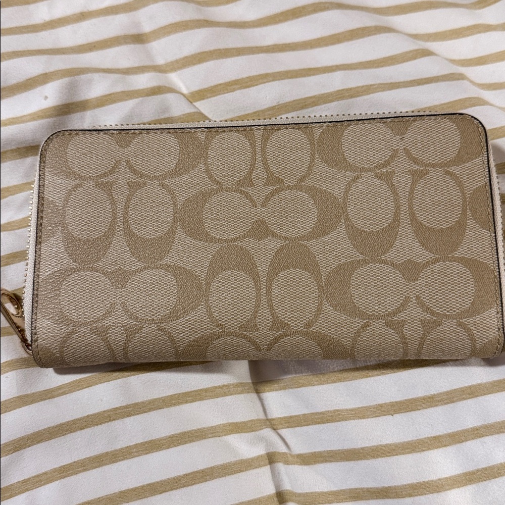 Coach Beige Signature Canvas Satchel with Matching Wristlet and Wallet - Picture 8 of 13